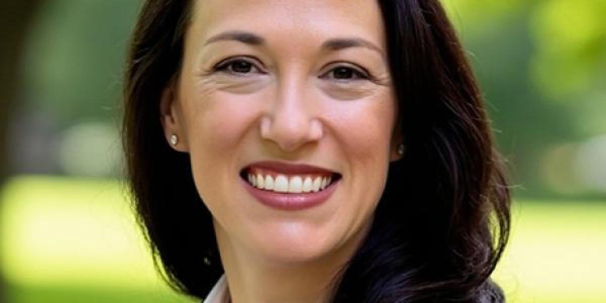 Kristen Lindquist headshot